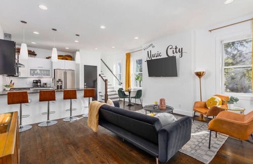 Belmont - Hillsboro House | TWO Adjacent Homes in 12 South, Belmont - Sleeps 20 People