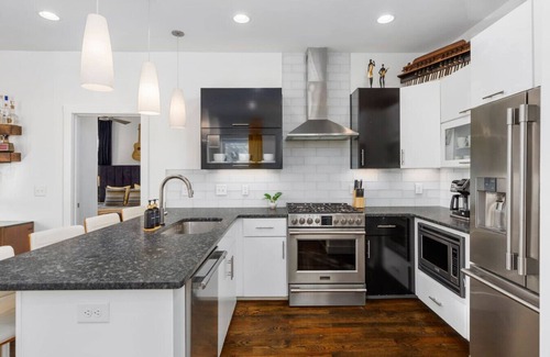 Belmont - Hillsboro House | TWO Adjacent Homes in 12 South, Belmont - Sleeps 20 People