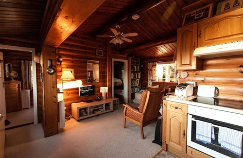 Bronaber Cabin | Two Bed Log Cabin in the Mountains