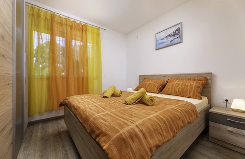 Marsici Apartment | Two bedroom apartment with terrace Sveti Vid, Krk (A-22249-a)