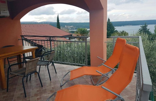 Gornji Karin Apartment | Two bedroom apartment with terrace and sea view Karin Gornji, Novigrad (A-18387-b)