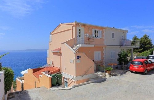 Businci Apartment | Two bedroom apartment near beach Rastići, Čiovo (A-5234-a)