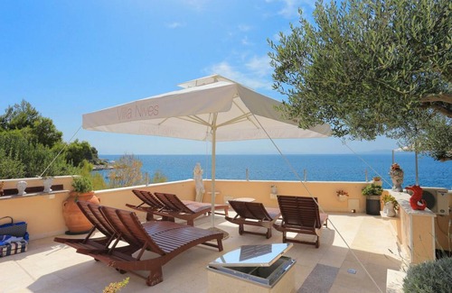 Businci Apartment | Two bedroom apartment near beach Rastići, Čiovo (A-5234-a)