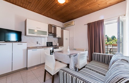 Blato Apartment | Two bedroom apartment with terrace and sea view Živogošće - Blato, Makarska (A-1057-d)