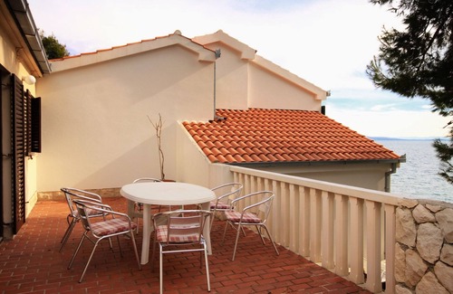 Businci Apartment | Two bedroom apartment near beach Rastići, Čiovo (A-8619-a)