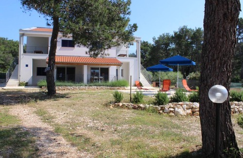 Verunic Apartment | Two bedroom apartment with terrace and sea view Verunić, Dugi otok (A-15209-a)