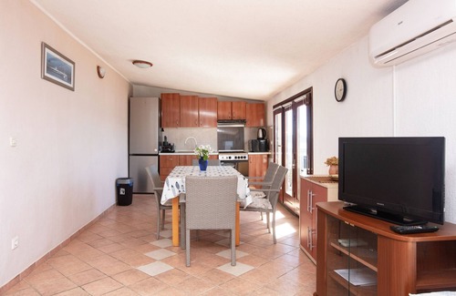 Drage Apartment | Two bedroom apartment with balcony and sea view Drage, Biograd (A-19189-c)