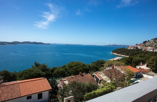 Drage Apartment | Two bedroom apartment with balcony and sea view Drage, Biograd (A-19189-c)