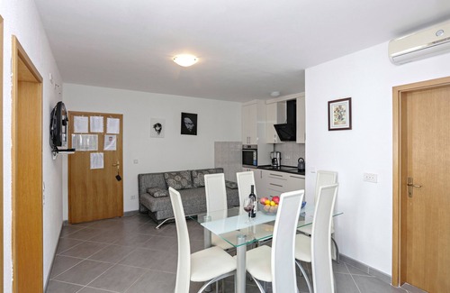 Podglavica Apartment | Two bedroom apartment with balcony and sea view Stupin Čeline, Rogoznica (A-23257-b)