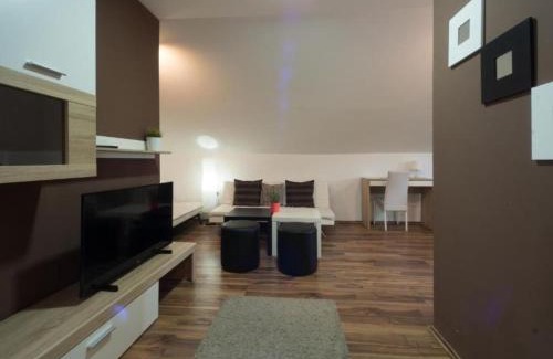 Rakovica Apartment | Two Bedroom Apartment and Balcony