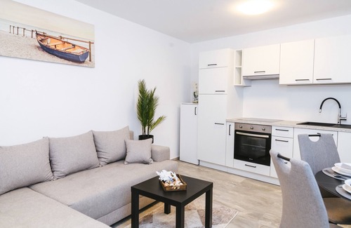 Izola Apartment | Two Bedroom Apartment Aurora