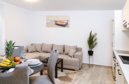 Izola Apartment | Two Bedroom Apartment Aurora