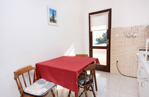 Bogomolje Apartment | Two bedroom apartment near beach Cove Solotiša, Hvar (A-5610-a)