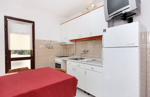 Bogomolje Apartment | Two bedroom apartment near beach Cove Solotiša, Hvar (A-5610-a)