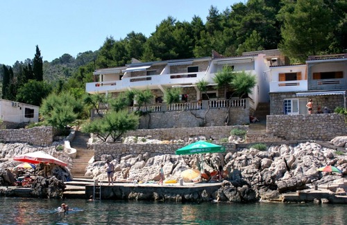Bogomolje Apartment | Two bedroom apartment near beach Cove Solotiša, Hvar (A-5610-a)