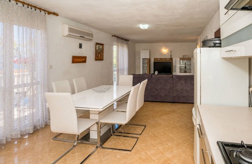 Necujam Apartment | Two bedroom apartment with terrace and sea view Nečujam, Šolta (A-16727-a)