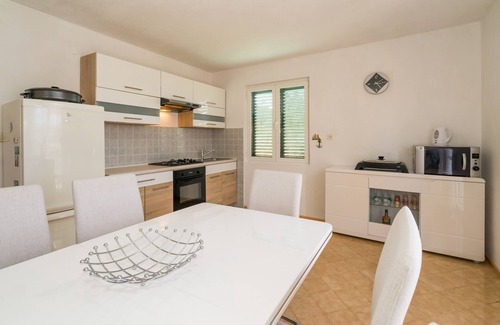 Necujam Apartment | Two bedroom apartment with terrace and sea view Nečujam, Šolta (A-16727-a)