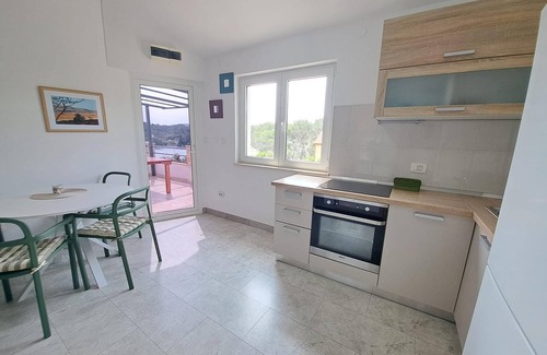 Rogac Apartment | Two bedroom apartment with terrace and sea view Rogač, Šolta (A-21346-c)