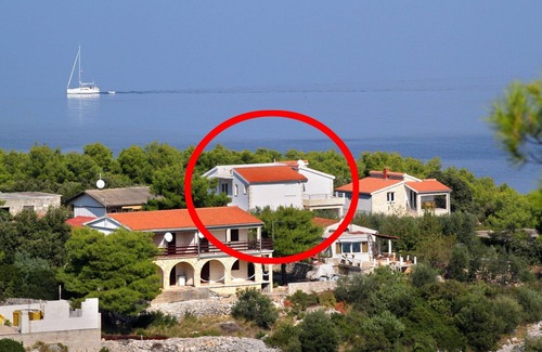 Rogac Apartment | Two bedroom apartment with terrace and sea view Rogač, Šolta (A-21346-c)
