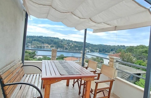 Rogac Apartment | Two bedroom apartment with terrace and sea view Rogač, Šolta (A-21346-c)