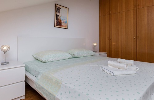Jesenice Apartment | Two bedroom apartment near beach Sumpetar, Omiš (A-11462-a)