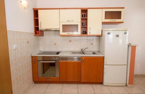 Jesenice Apartment | Two bedroom apartment with terrace and sea view Suhi Potok, Omiš (A-14555-a)