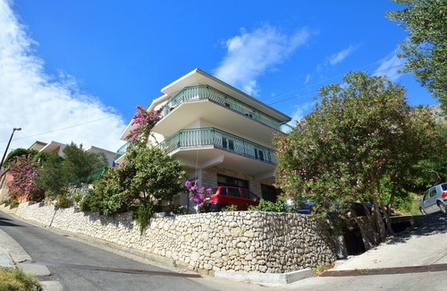 Jesenice Apartment | Two bedroom apartment with terrace and sea view Suhi Potok, Omiš (A-14555-a)