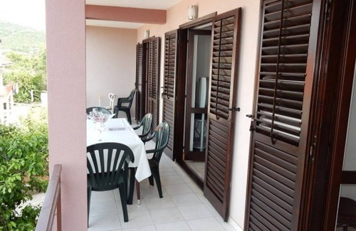 Loviste Apartment | Two bedroom apartment with balcony and sea view Lovište, Pelješac (A-18656-b)