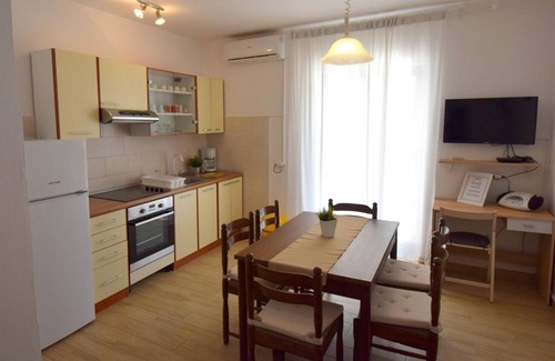 Porat Apartment | Two bedroom apartment with terrace Porat, Krk (A-21904-a)