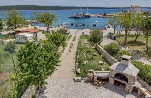 Nerezine Apartment | Two bedroom apartment with terrace and sea view Nerezine, Lošinj (A-11815-c)