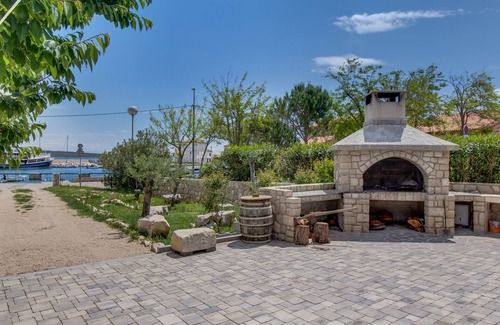 Nerezine Apartment | Two bedroom apartment with terrace and sea view Nerezine, Lošinj (A-11815-c)