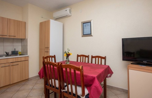 Pirovac Apartment | Two bedroom apartment with balcony and sea view Pirovac, Šibenik (A-22567-b)