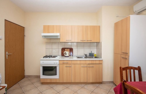 Pirovac Apartment | Two bedroom apartment with balcony and sea view Pirovac, Šibenik (A-22567-b)