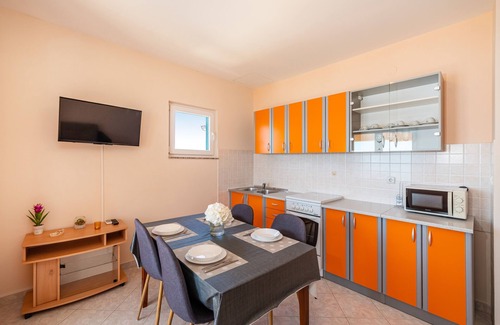 Municipality of Posedarje Apartment | Two bedroom apartment with terrace and sea view Posedarje, Novigrad (A-6162-c)
