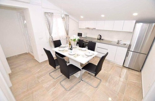 Slatine Apartment | Two bedroom apartment with terrace and sea view Slatine, Čiovo (A-17234-a)