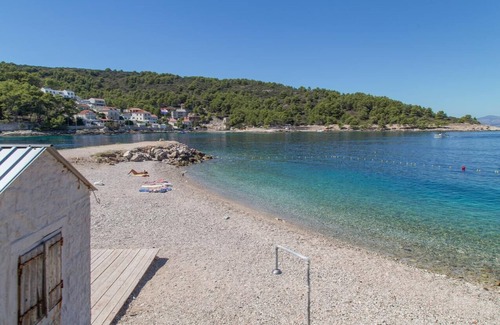 Stomorska Apartment | Two bedroom apartment with terrace and sea view Stomorska, Šolta (A-8650-a)