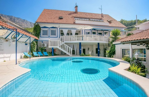 Jesenice Apartment | Two bedroom apartment with terrace and sea view Sumpetar, Omiš (A-21633-b)