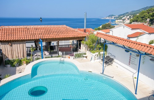 Jesenice Apartment | Two bedroom apartment with terrace and sea view Sumpetar, Omiš (A-21633-b)
