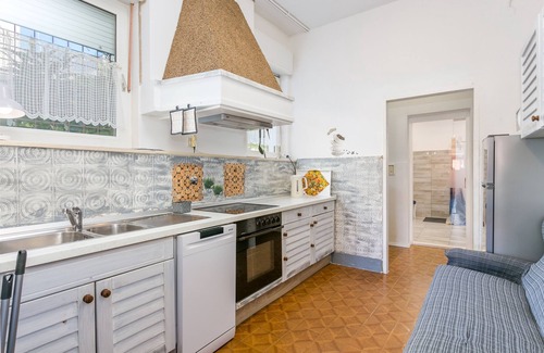 Jesenice Apartment | Two bedroom apartment with terrace and sea view Sumpetar, Omiš (A-21633-d)