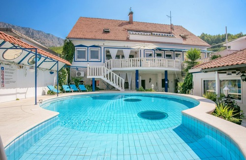 Jesenice Apartment | Two bedroom apartment with terrace and sea view Sumpetar, Omiš (A-21633-d)