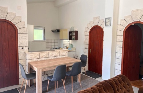 Splitska Apartment | Two bedroom apartment with terrace and sea view Splitska, Brač (A-23366-a)