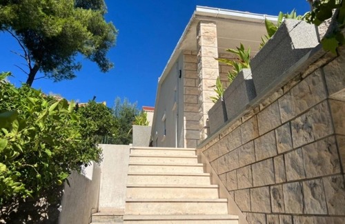 Splitska Apartment | Two bedroom apartment with terrace and sea view Splitska, Brač (A-23366-a)