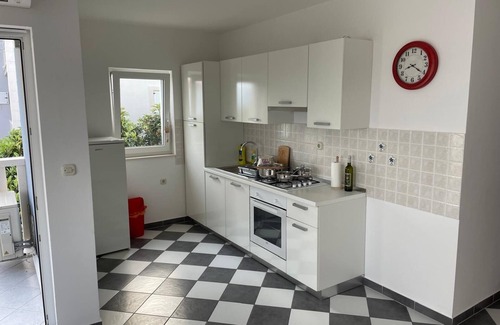 Mirce Apartment | Two bedroom apartment near beach Mirca, Brač (A-24865-a)