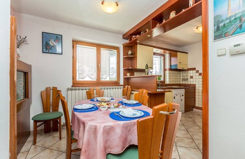 Sarsoni Apartment | Two bedroom apartment with terrace Viškovo, Rijeka (A-18894-a)
