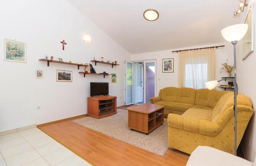 Nevidane Apartment | Two-Bedroom Apartment in Nevidane