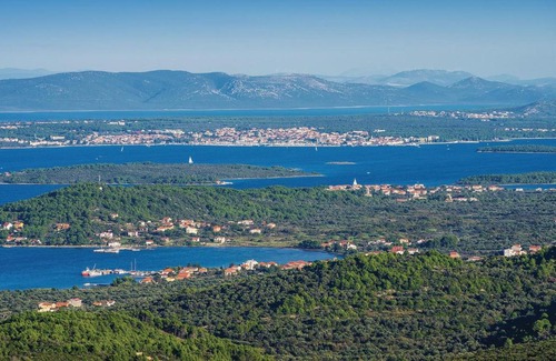 Nevidane Apartment | Two-Bedroom Apartment in Nevidane