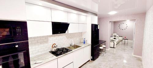 Kutaisi Apartment | Two-Bedroom Apartment in Kutaisi Nest 1, New Linen, Free Parking