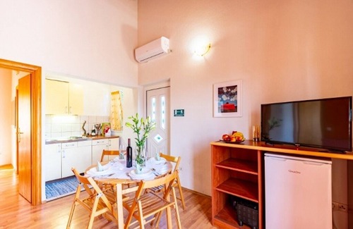 Kneza Apartment | Two bedroom apartment near beach Kneža, Korčula (A-9168-c)
