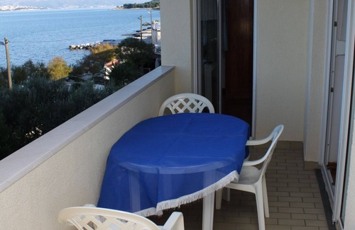 Slatine Apartment | Two bedroom apartment near beach Slatine, Čiovo (A-1139-c)
