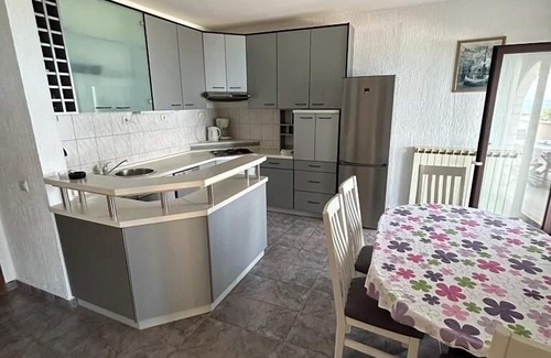 Slatine Apartment | Two bedroom apartment near beach Slatine, Čiovo (A-1128-c)
